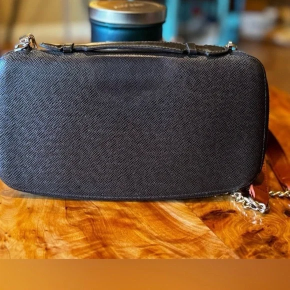 Louis Vuitton Atoll Organizer Wallet From the
2005 Collection
Taiga Leather - Picture 5 of 15